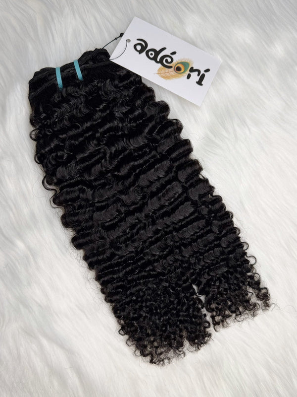 Wúrà - Kinky Curly, 3C–4A weft, folded to show density