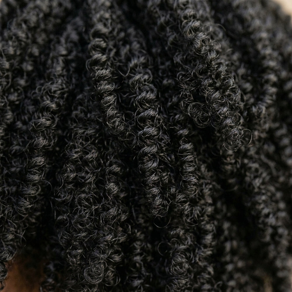 Adéorí 4C Kinky hair texture detail — cuticle-intact Remy virgin hair
