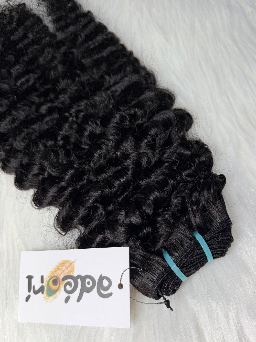 Ìtura - Loose Curly, 3A–3B weft, close detail with machine track