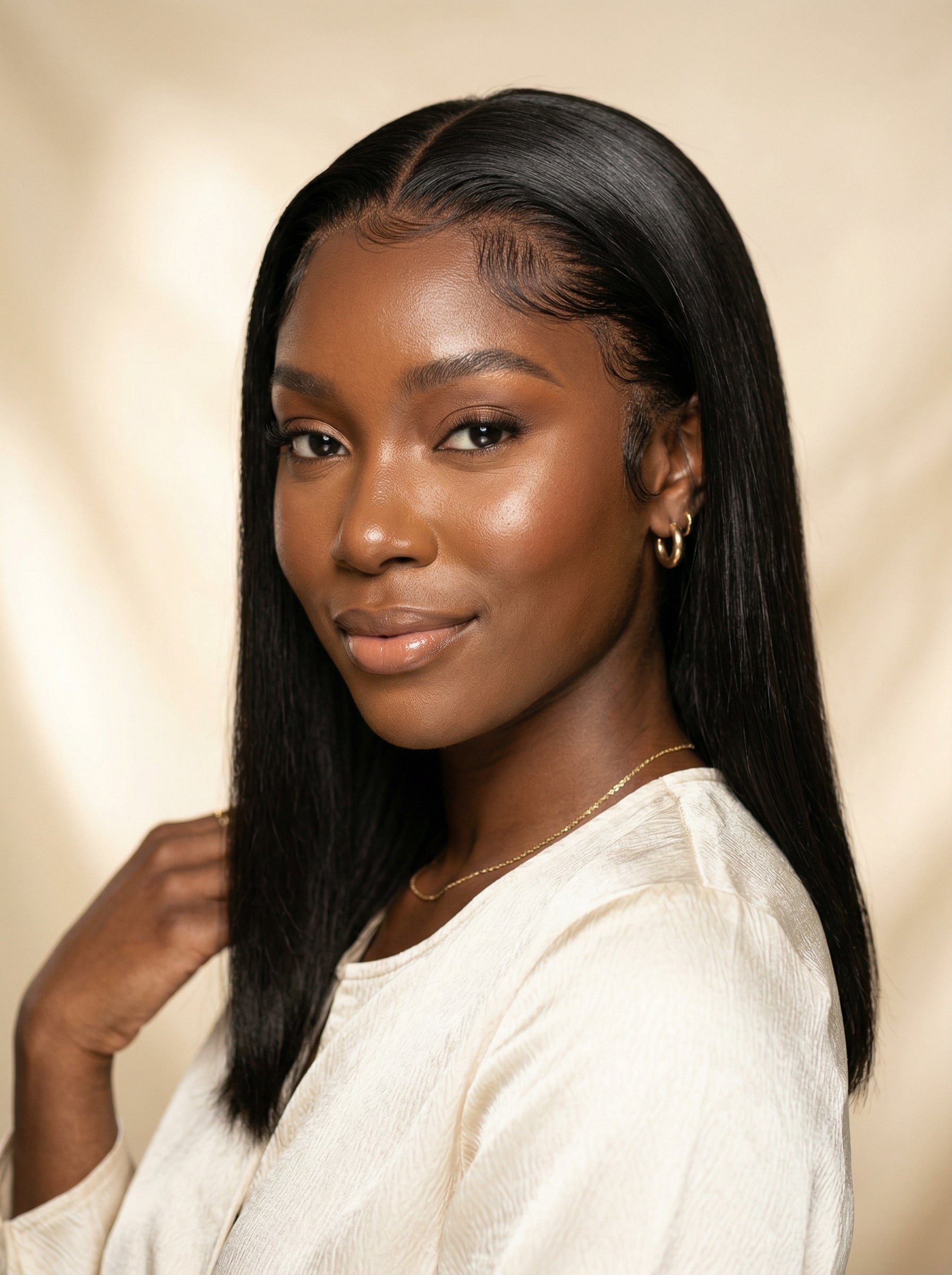 Model with seamlessly installed frontal