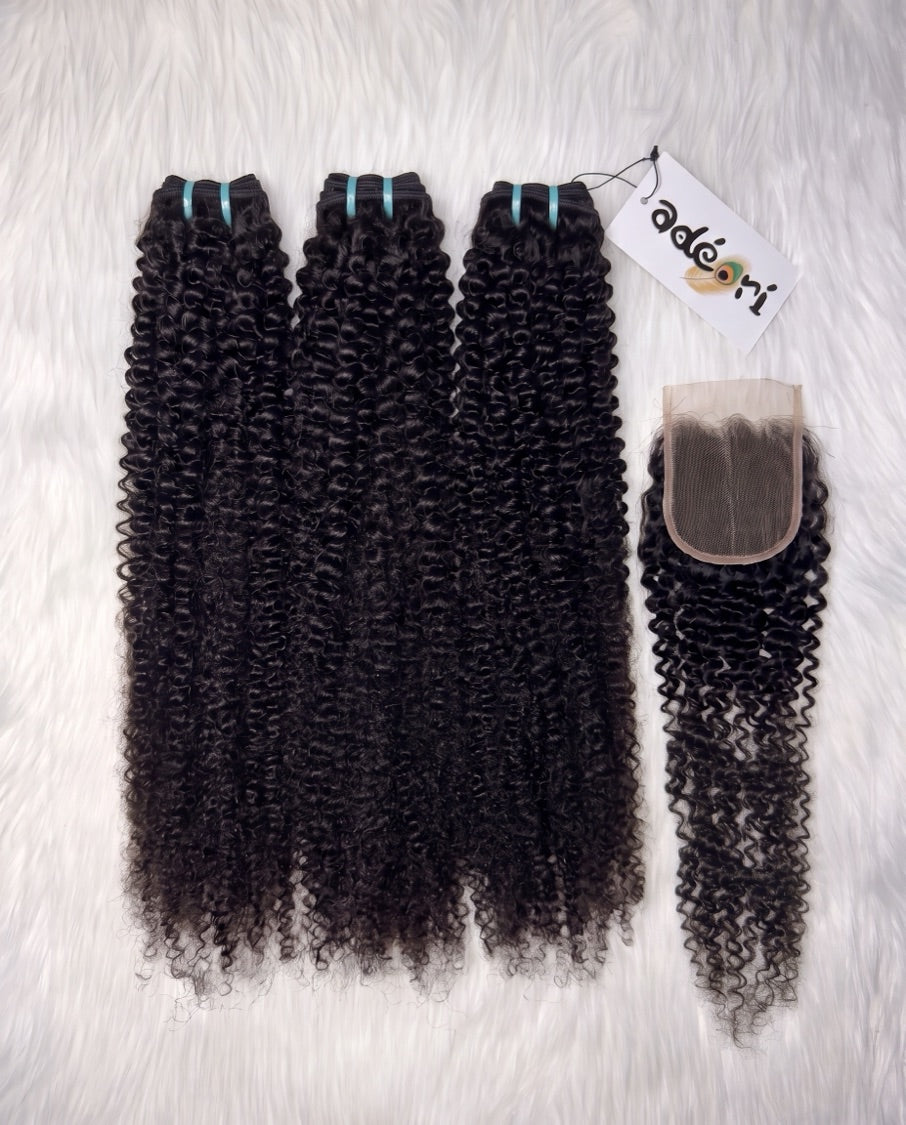 Three Adéorí wefts of one texture, the hair in a Full Crown build